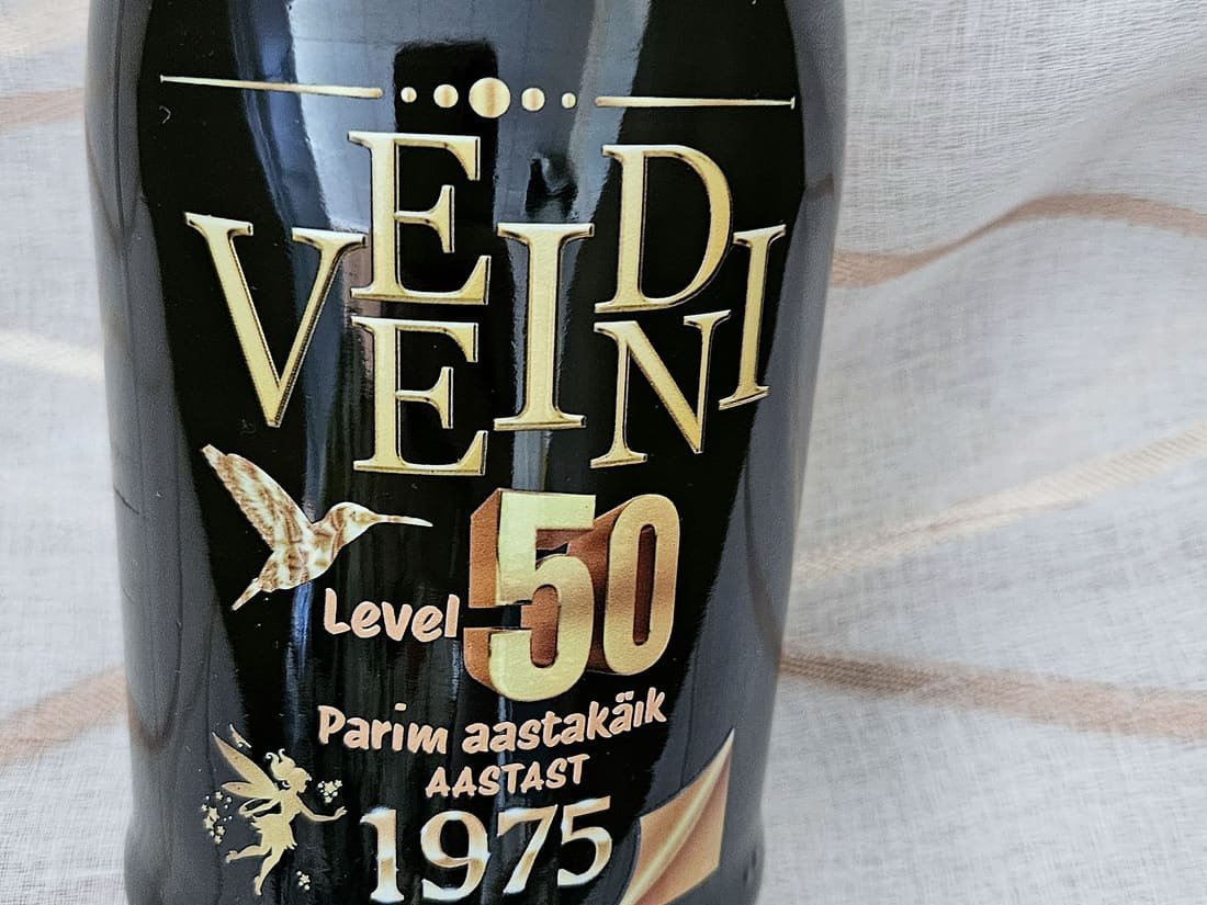 Tume veinipudel kuldse UV-trükiga sünnipäevaks